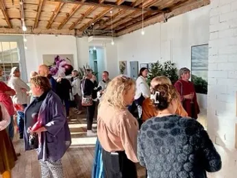 art clubs give great access to artists