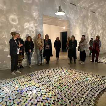 art clubs touring an exhibition